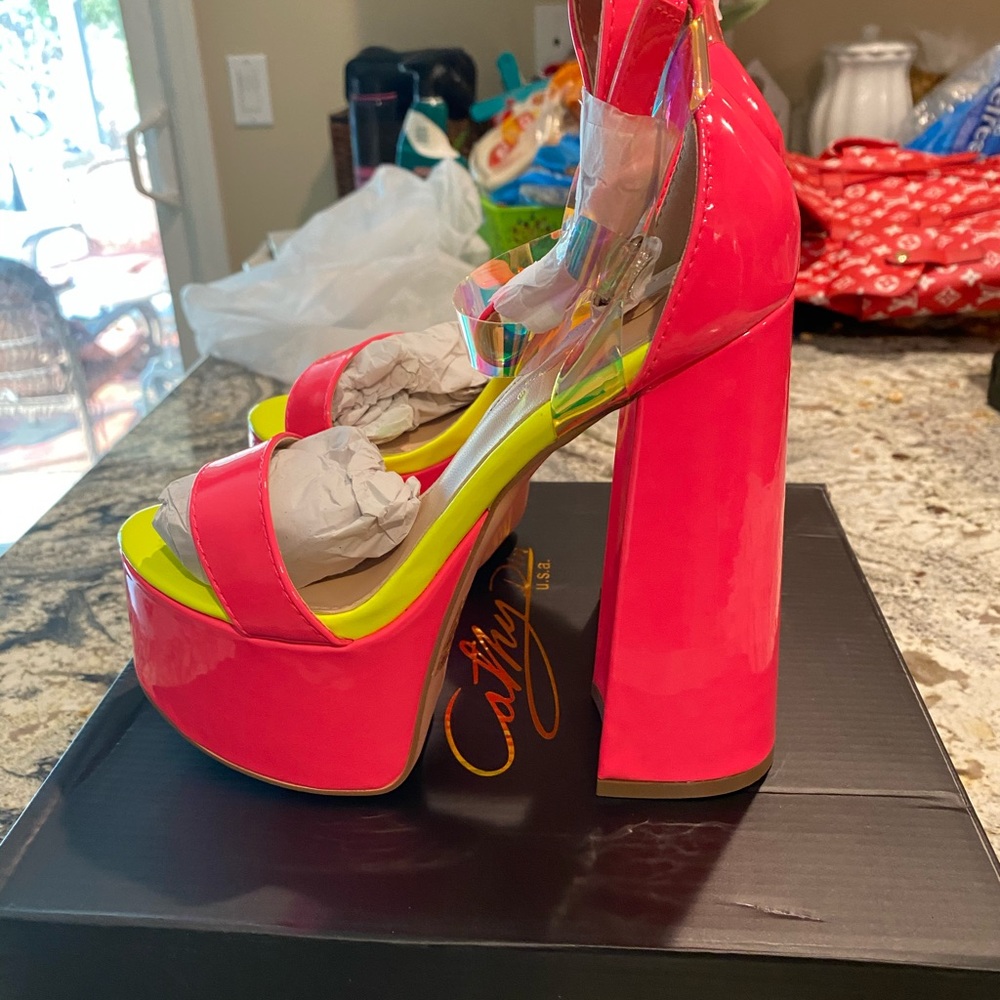 High heels - Picture 3 of 5